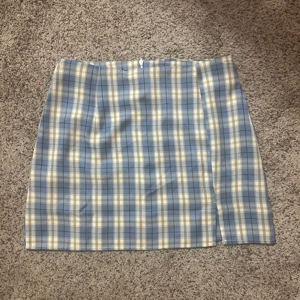 blue pleated skirt